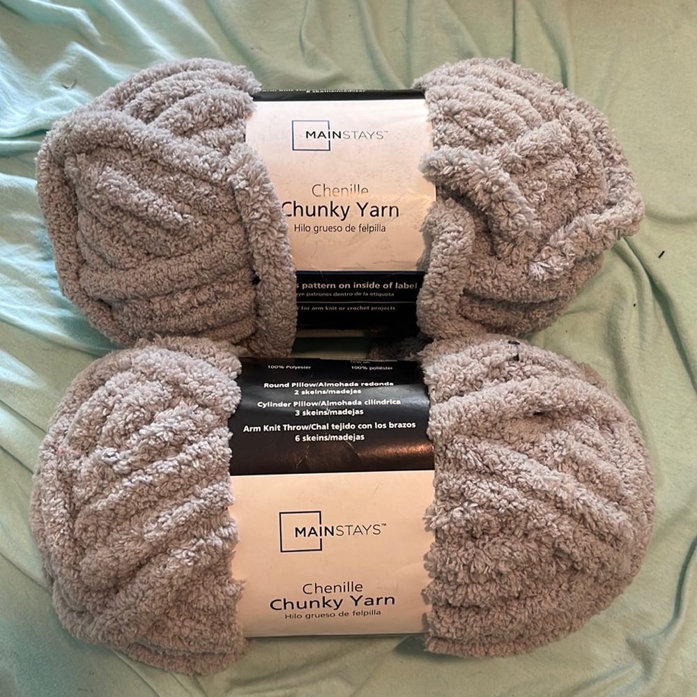 Chenille chunky yarn. 31.7 yards. Medium (6)